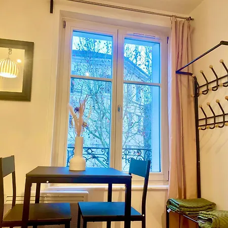 Charming In Center Apartment *