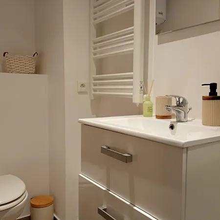 Charming In Center *