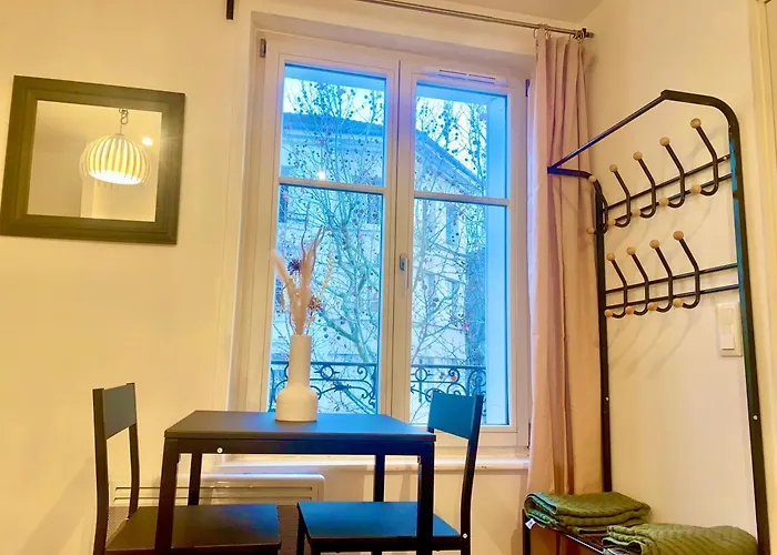 Charming In Center Apartment *